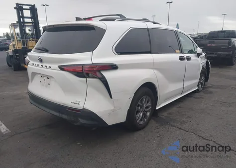 2022 Toyota Sienna Le z USA, uszkodzony, nr VIN 5TDBRKEC5NS133726